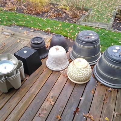 Lot of planters