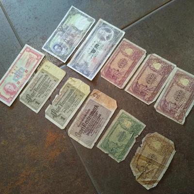 Lot of foreign paper currency