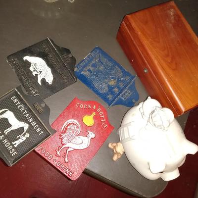 Small lot of vintage items including a mini cedar chest