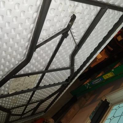 Plastic rectangle folding table