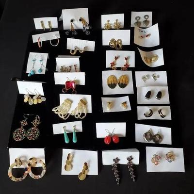 (29) Pairs Costume Jewelry Earrings