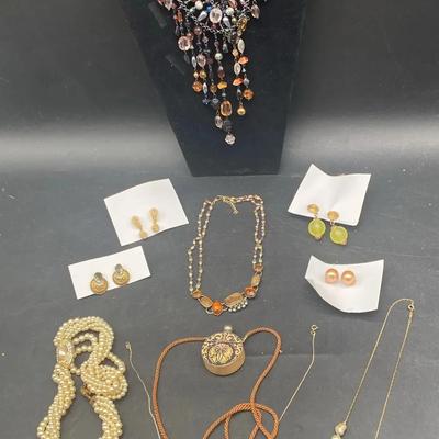 Vintage Necklaces & Earrings 