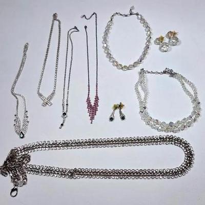 Vintage Aurora Borealis Crystal and Rhinestone Jewelry Pieces 