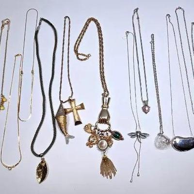 (12) Beautiful Necklaces 