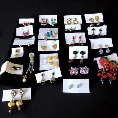 (25) Pairs Costume Jewelry Earrings 