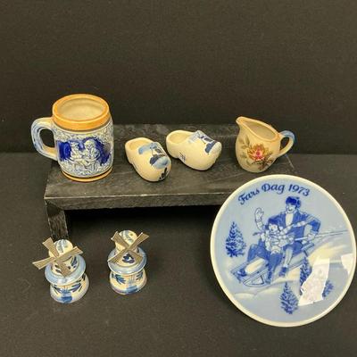 Various Collectible Vintage Items