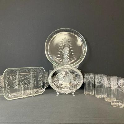Vintage Christmas Theme Glass Serving Dishes And Cups
