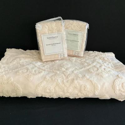 Damask Chenille King Bedspread & Shams