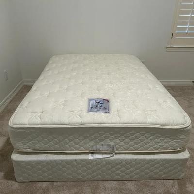 Sealy Posturepedic Full Mattress + Box Spring