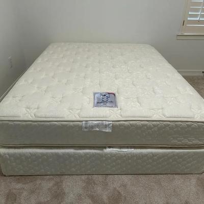 Sealy Posturepedic Queen Mattress + Box Spring