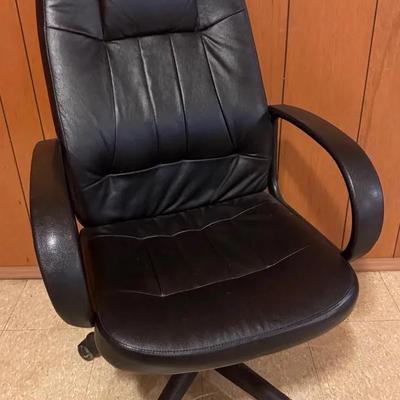 Black Vinyl Executive Style Rolling/Adjustable Office Chair