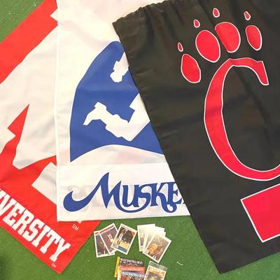 UC, XU And MU Sports Flags With Trading Cards (9)
