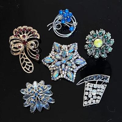 Vintage Rhinestone Brooches (6)