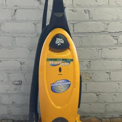 Dirt Devil Vacuum Cleaner 