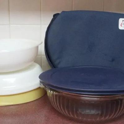 Vintage Pyrex Including A Pyrex Portable 