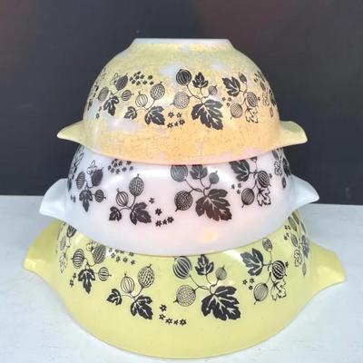 Pyrex Cinderella Gooseberry Mixing Bowls (3)
