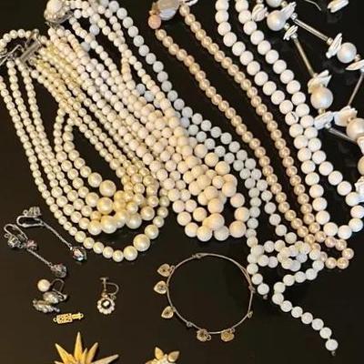 Vintage Faux Pearl Necklaces with Goldtone Star Demiparure 