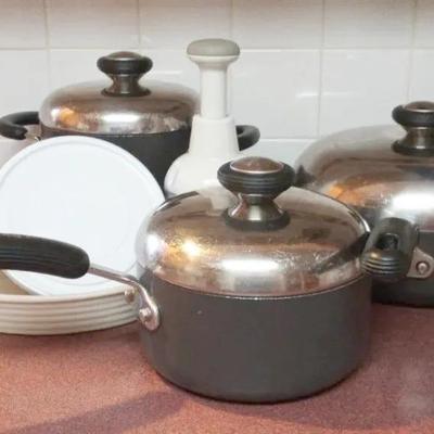 Circulon 2, 3 1/2, and 4 Qt Lidded Pots With Pampered Chef