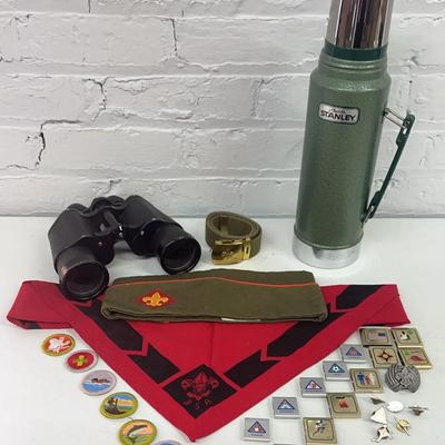 Vintage Stanley Thermos And Binoculars With Lot Of Vintage Boy-scouts Accessories 