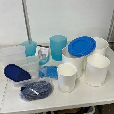 NIP Tupperware Containers