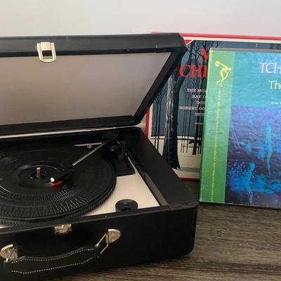 Jensen Turntable & 2 Albums 