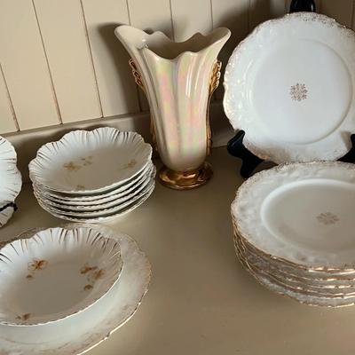 Carlsbad China & 22 Carat Gold Accented Vase