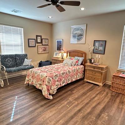 Sale Photo Thumbnail #92