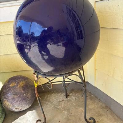 BLUE LAWN DECOR AND STAND