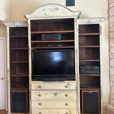 WOODEN ENTERTAINMENT CENTER 