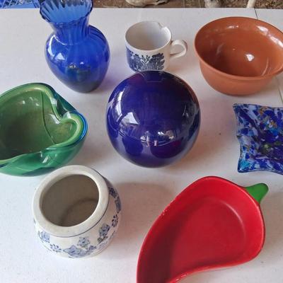 ASSORTED TRINKET DISHES AND DECOR