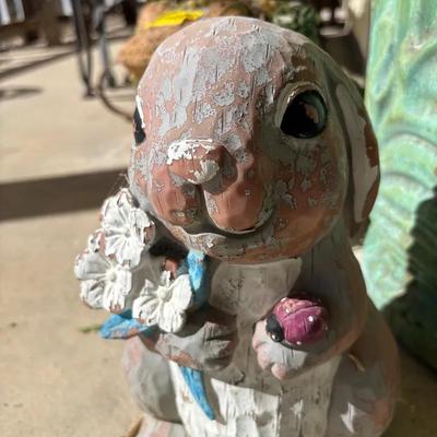 LAWN POTS AND FIGURINES