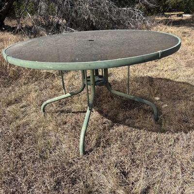 ROUND PATIO TABLE