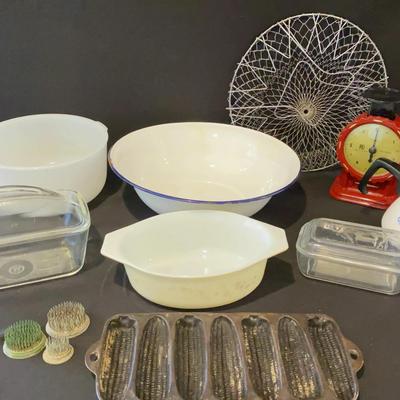 Vintage Kitchen Items (And One Vintage Looking Item)