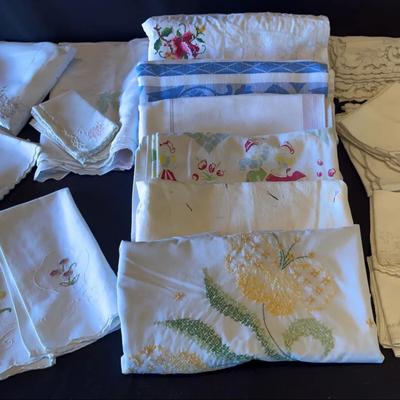 Vintage Table Linens - Lot 2