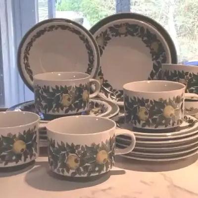 “Savoy” Dinnerware Set – Japan – Lemon & Leaf Pattern – Cups, Saucers & Plates