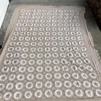 Crocheted Bedspread / Coverlet – Rose Medallion Pattern (Full/Queen)