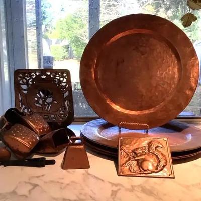 Hammered Copper Decor Collection – 11 Pieces (Wall Plates, Molds, Trivet & More)