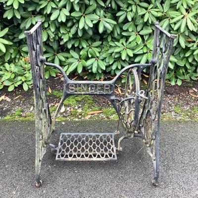Early 1900s Singer Cast Iron Sewing Machine Treadle Base