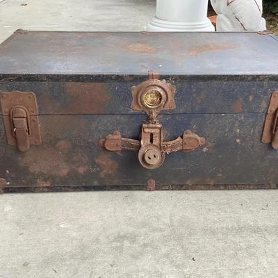 Rustic Trunk 
