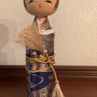 Vintage Japanese Kokeshi Doll – Hand-Painted Wood with Kimono and Tassel (Mid-Century)
