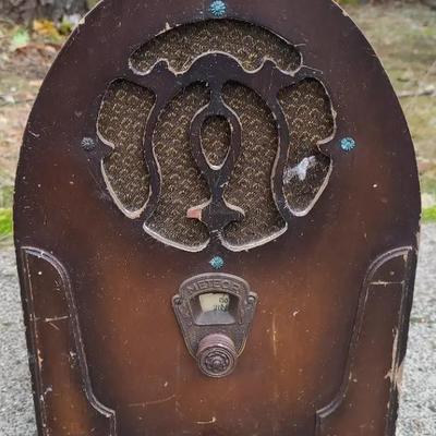 Antique Meteor Cathedral Tube Radio – Wood Cabinet, Untested
