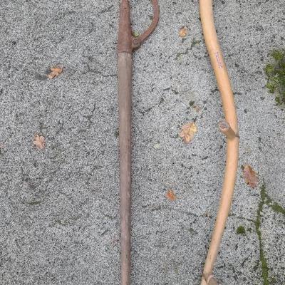 True Temper Kelly Scythe with Seymour No. 12 Bush Snath – Vintage U.S. Made Farm Tool