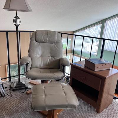 Scandinavian-Style Swivel Recliner Chair with Ottoman – Faux Leather