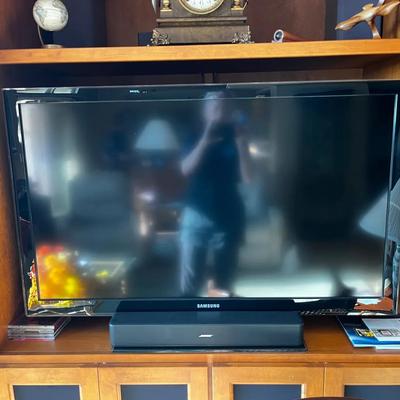 Samsung Flat-Screen TV with Bose Soundbar | 43.5 X 26.5