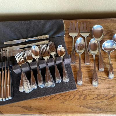 International Stainless Deluxe Hammered Silverware 