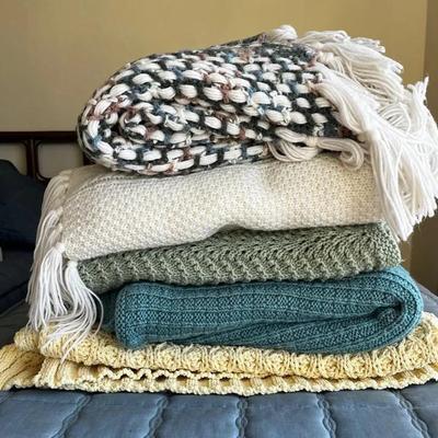 Cozy Knit Blanket Lot – 5 Soft Throws in Mixed Textures & Colors