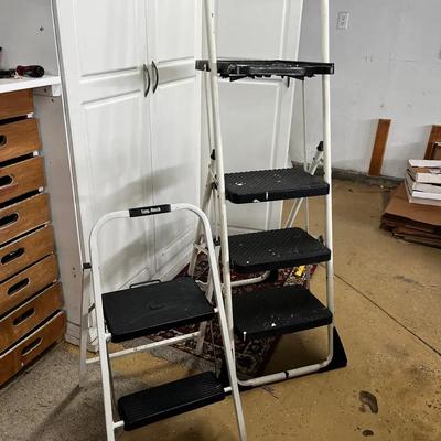 2 Foldable Ladders