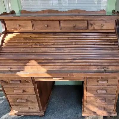 Beautiful  Vintage Roll-Top Desk