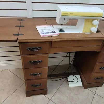 Vintage Husqvarna Viking Lena Sewing Machine & Table