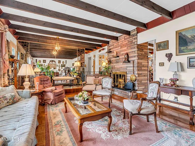 Sale Photo Thumbnail #7